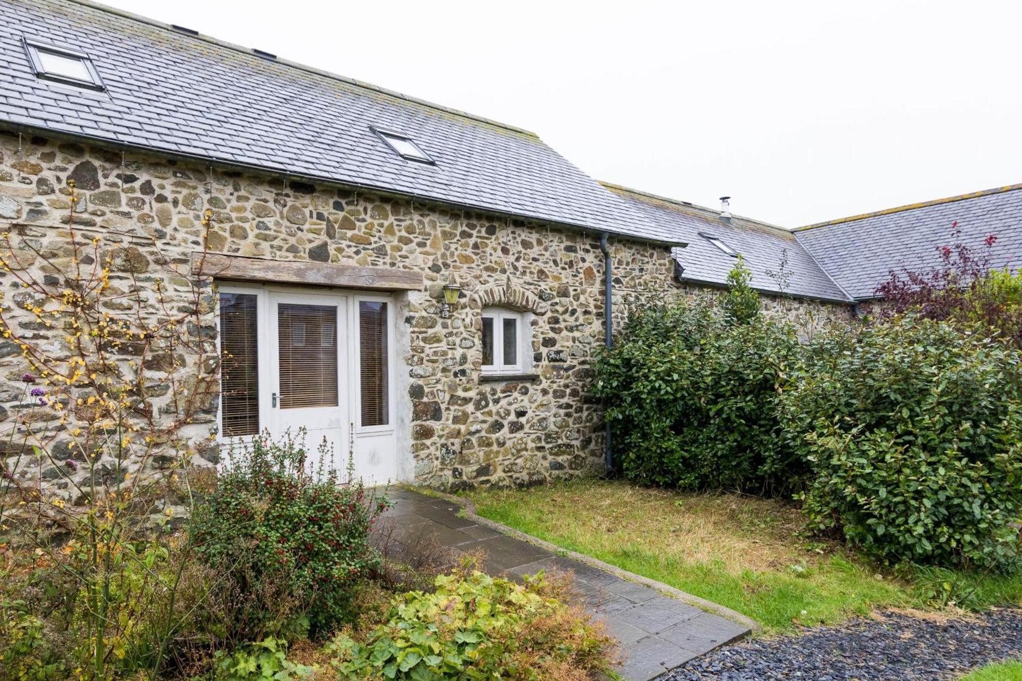The Workshop- Eco Cottage By The Coastal Path Goodwick Exterior foto